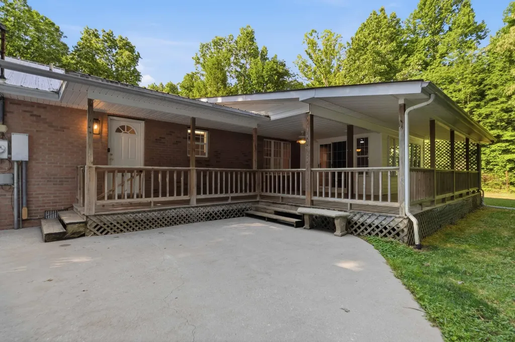 176 Redwood Lane Corbin KY 40701