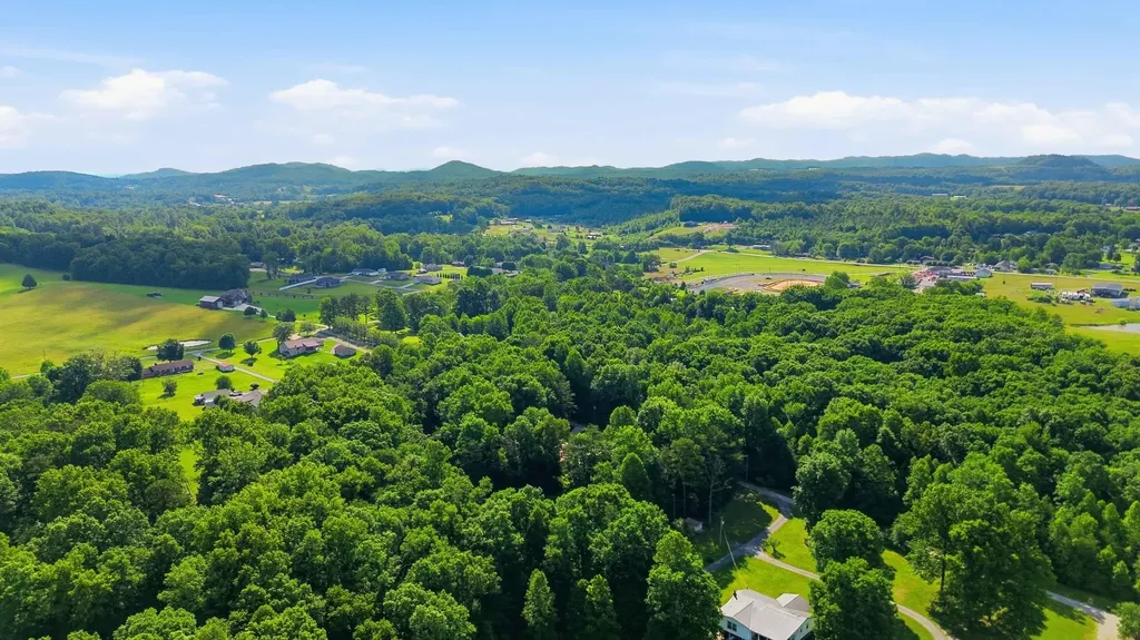 176 Redwood Lane Corbin KY 40701
