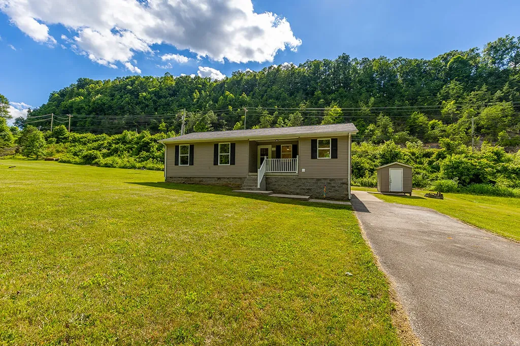 566 Lantern Way Frenchburg KY 40322