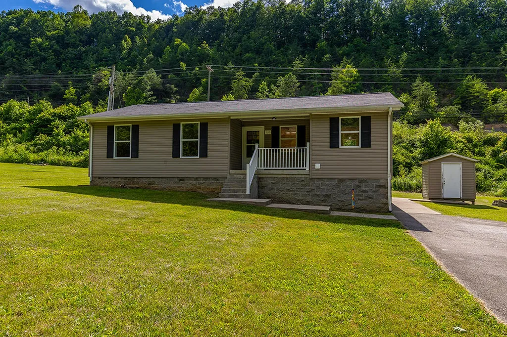 566 Lantern Way Frenchburg KY 40322