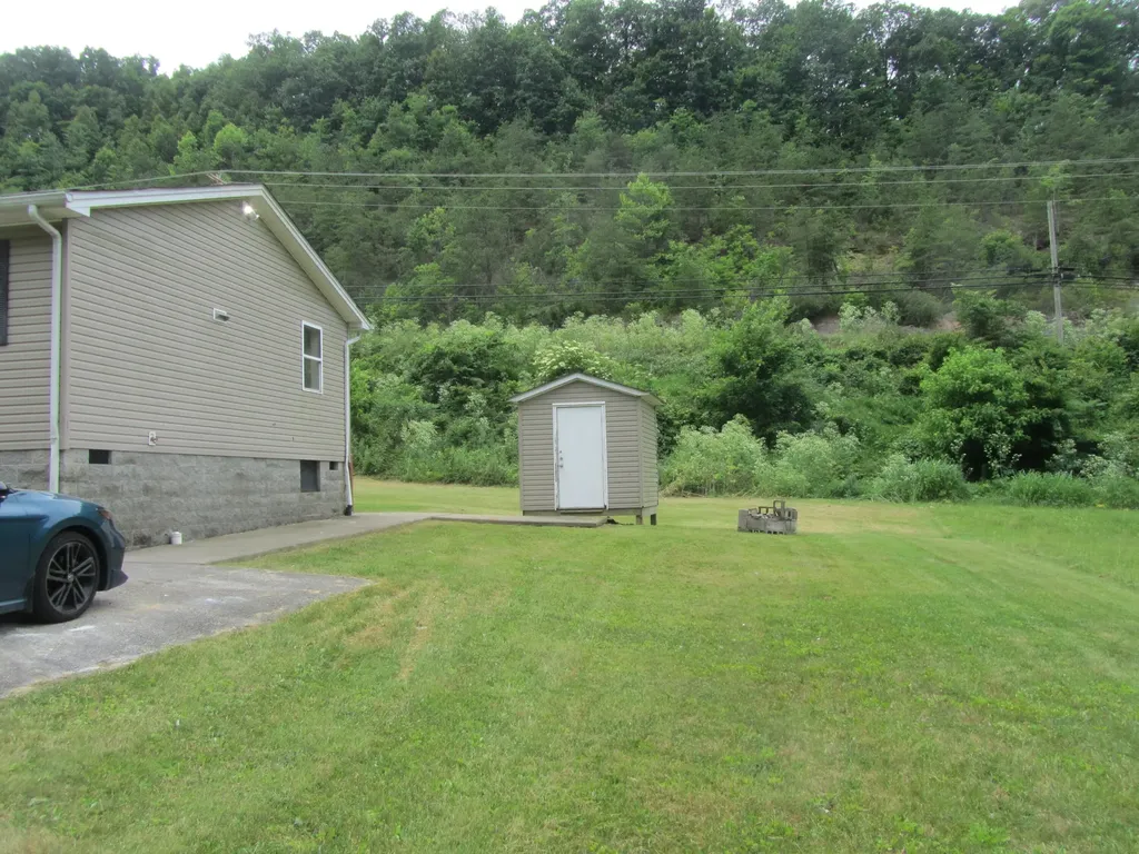 566 Lantern Way Frenchburg KY 40322