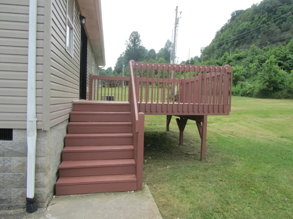 566 Lantern Way Frenchburg KY 40322