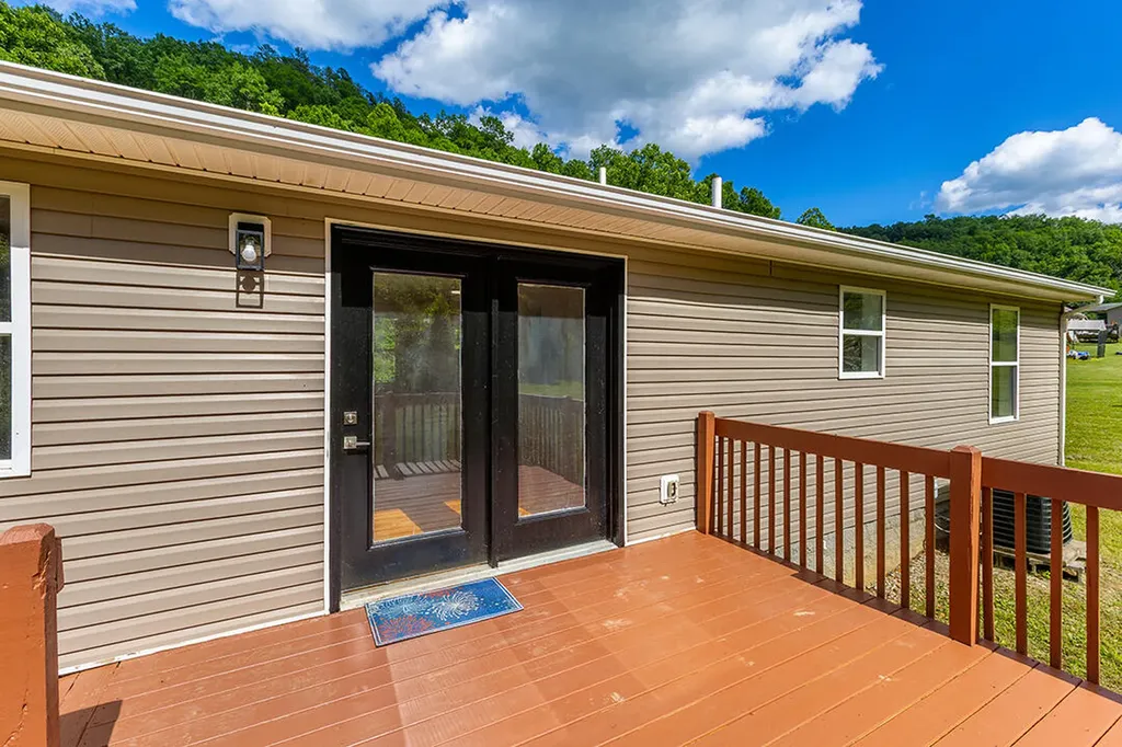 566 Lantern Way Frenchburg KY 40322