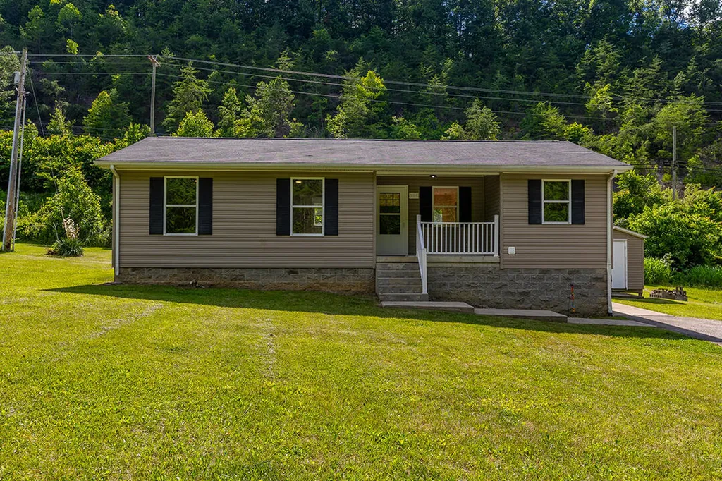 566 Lantern Way Frenchburg KY 40322