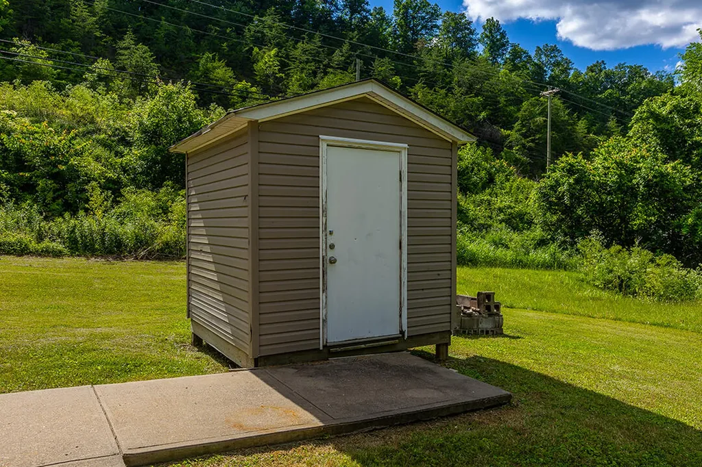 566 Lantern Way Frenchburg KY 40322