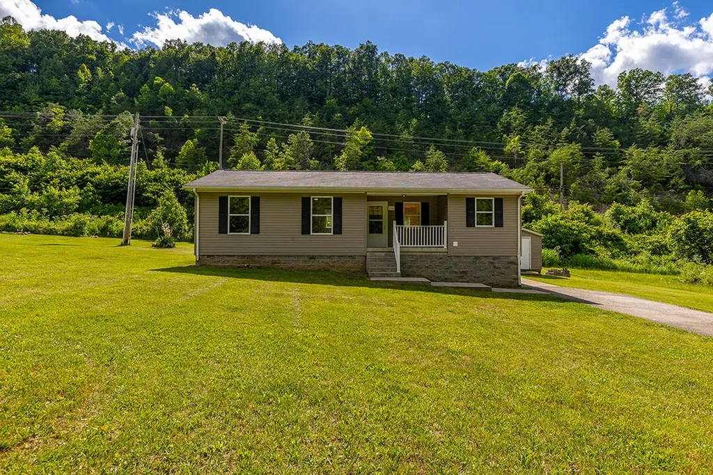 566 Lantern Way Frenchburg KY 40322