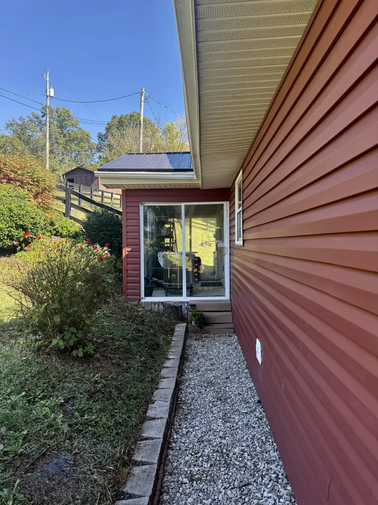 262 Mt. Pleasant Road Louisa KY 41230