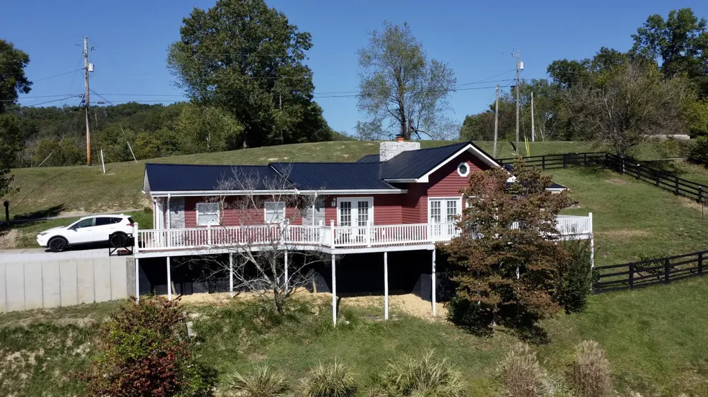 262 Mt. Pleasant Road Louisa KY 41230