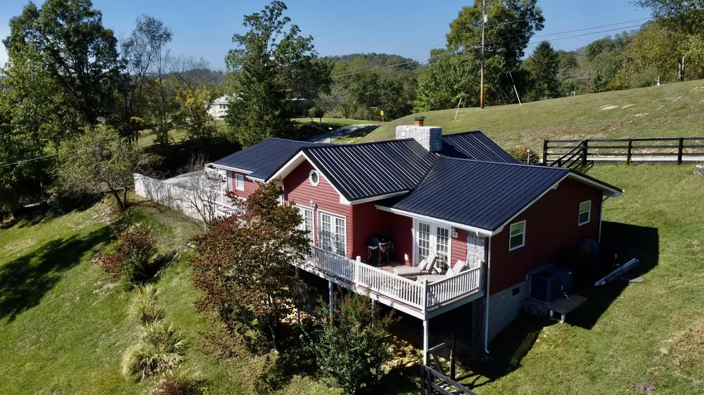 262 Mt. Pleasant Road Louisa KY 41230