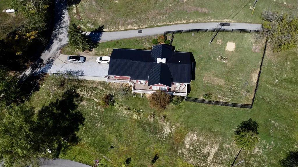262 Mt. Pleasant Road Louisa KY 41230