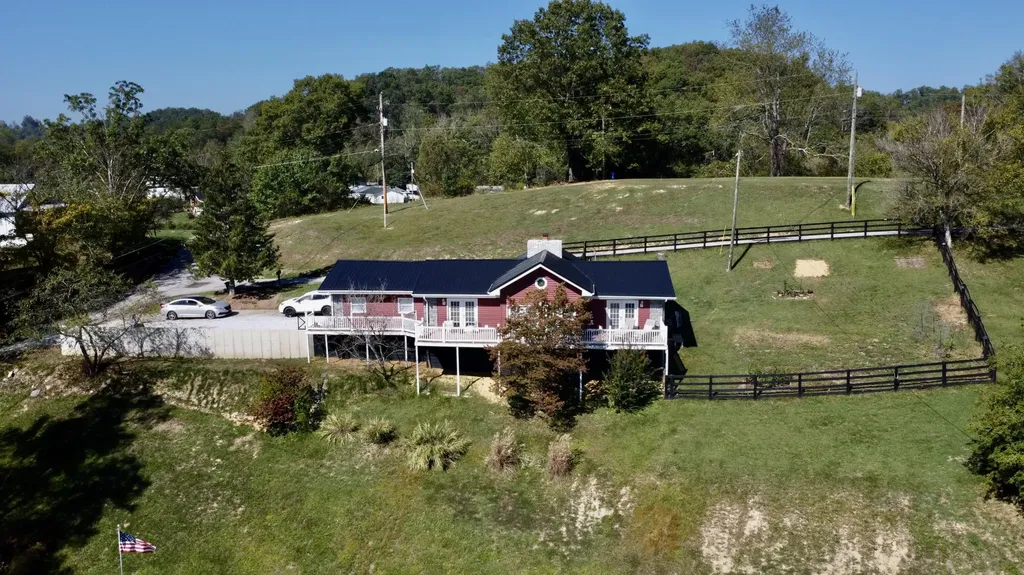 262 Mt. Pleasant Road Louisa KY 41230