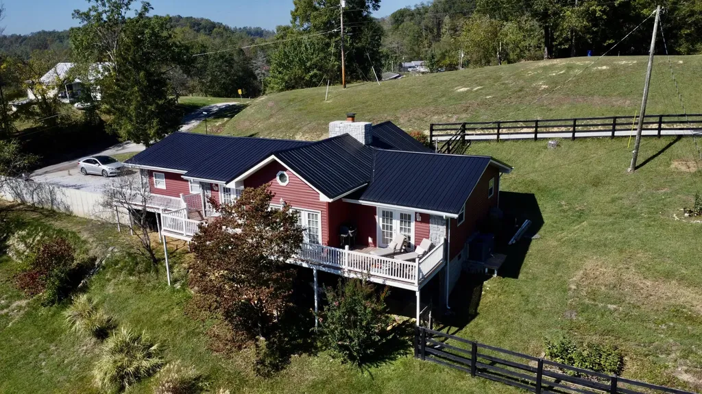 262 Mt. Pleasant Road Louisa KY 41230