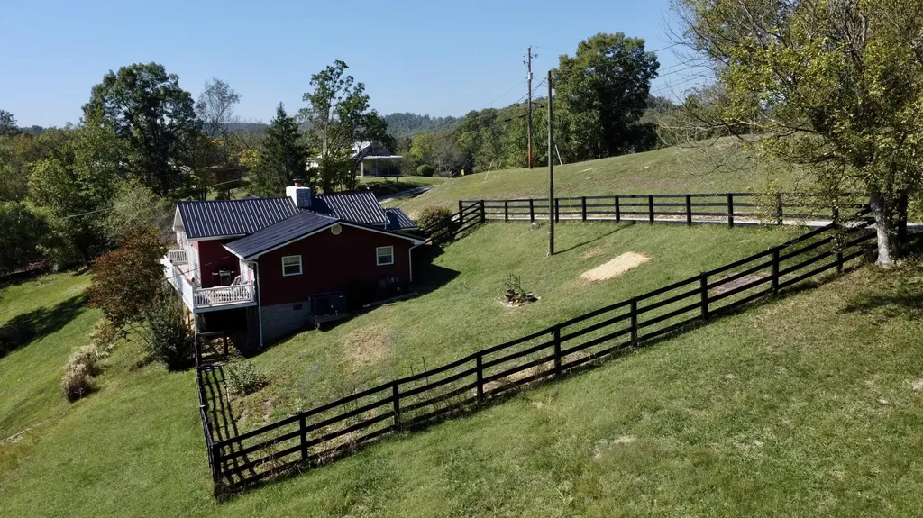 262 Mt. Pleasant Road Louisa KY 41230