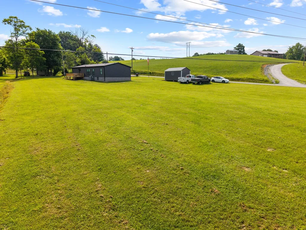 788 Cemetery Road Waynesburg KY 40489