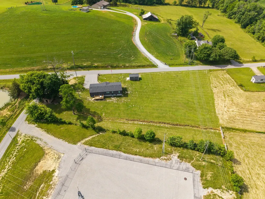 788 Cemetery Road Waynesburg KY 40489