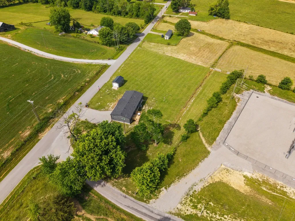 788 Cemetery Road Waynesburg KY 40489