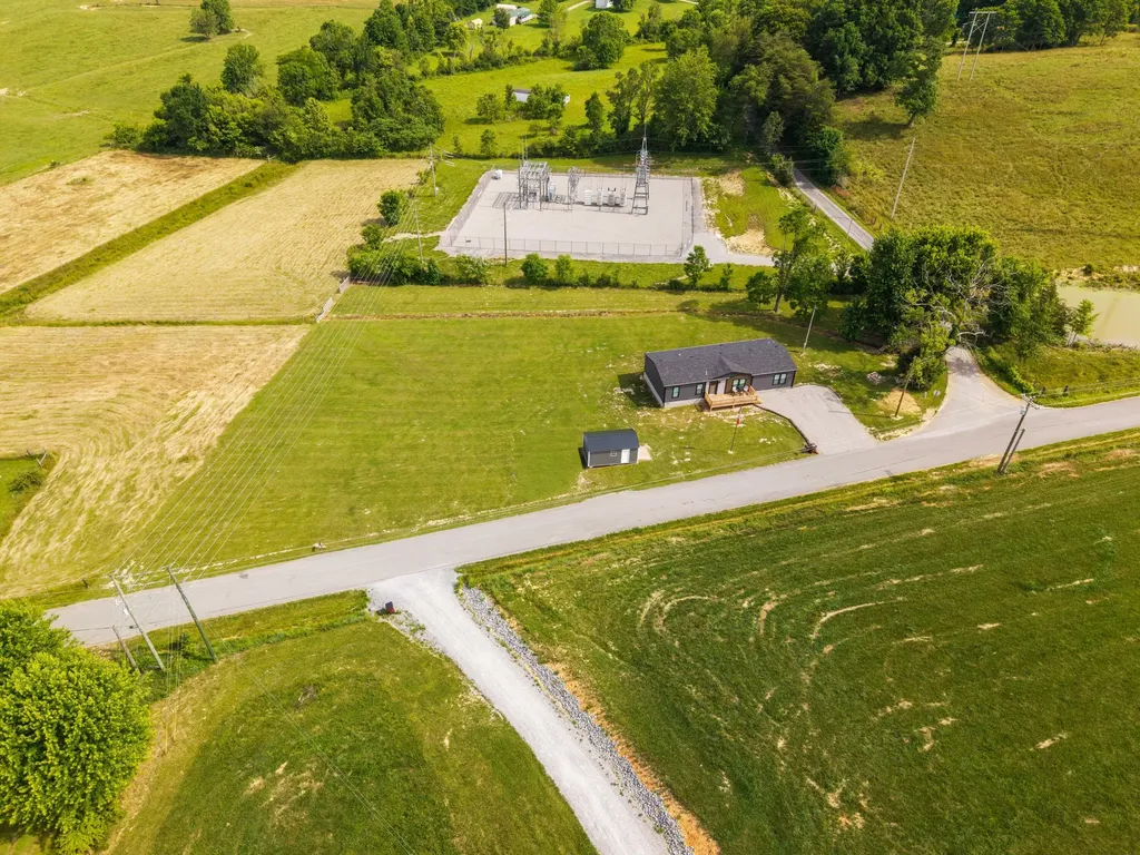 788 Cemetery Road Waynesburg KY 40489