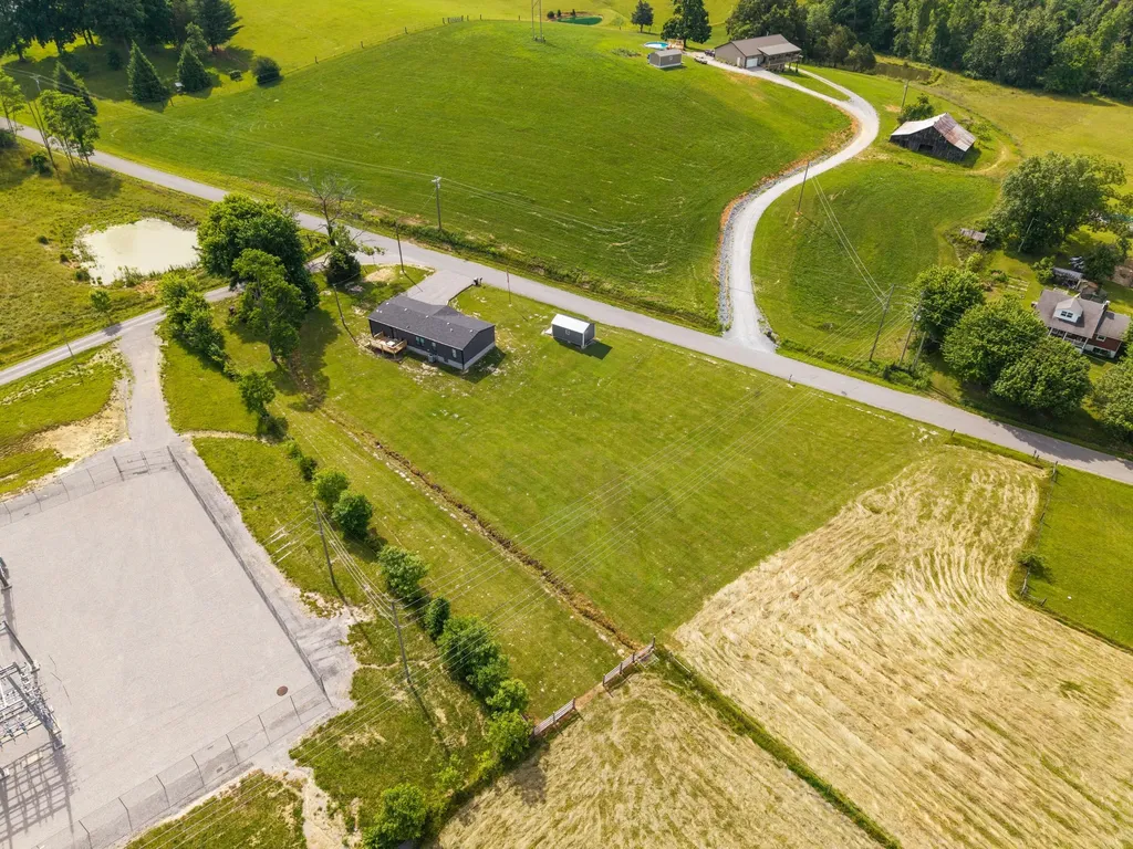 788 Cemetery Road Waynesburg KY 40489