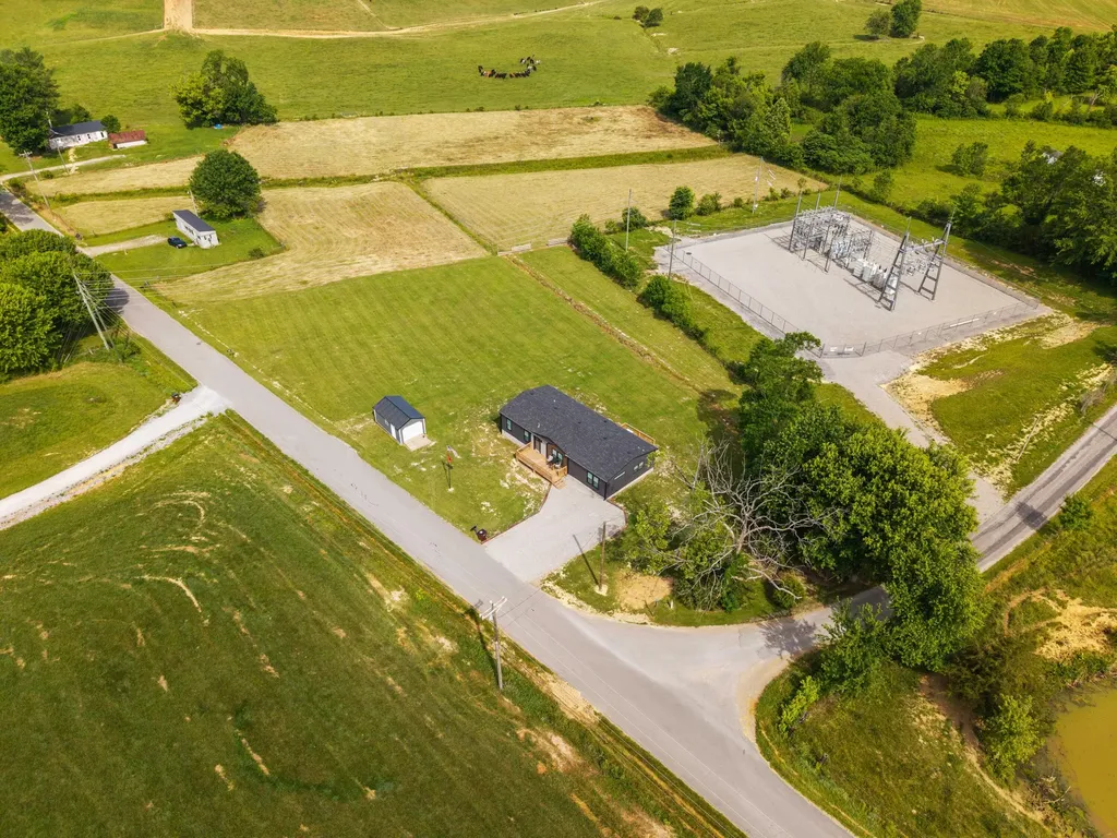 788 Cemetery Road Waynesburg KY 40489