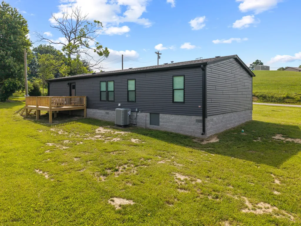 788 Cemetery Road Waynesburg KY 40489