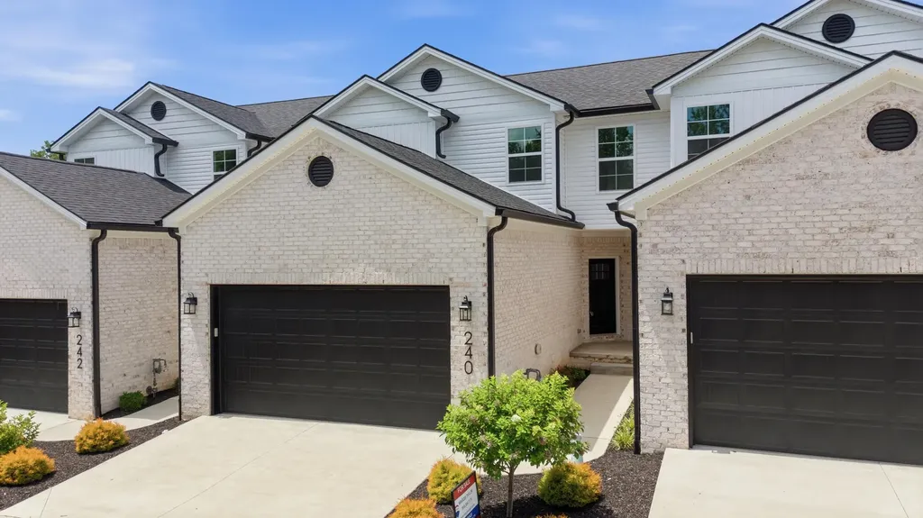 240 Sugartree Lane Versailles KY 40383