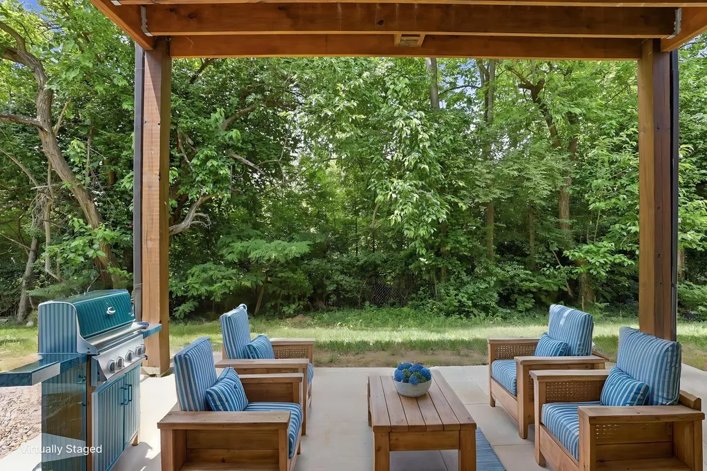 240 Sugartree Lane Versailles KY 40383