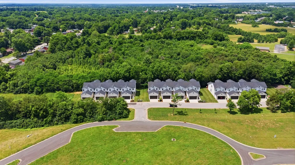 240 Sugartree Lane Versailles KY 40383