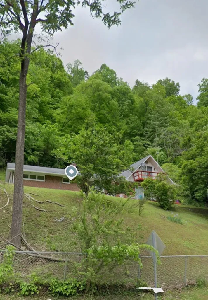 24132 U.s. 421 Hyden KY 41749