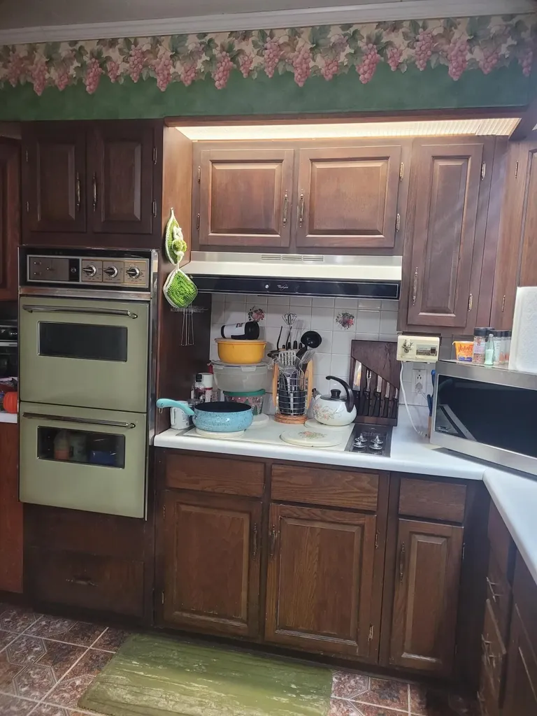 24132 U.s. 421 Hyden KY 41749