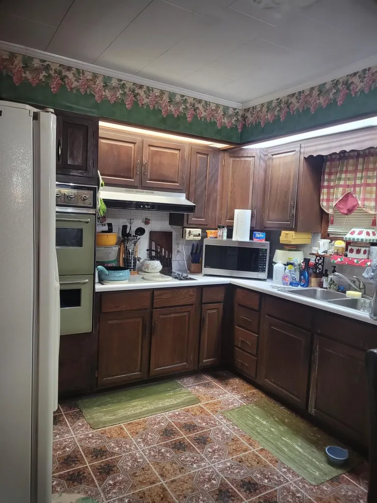 24132 U.s. 421 Hyden KY 41749
