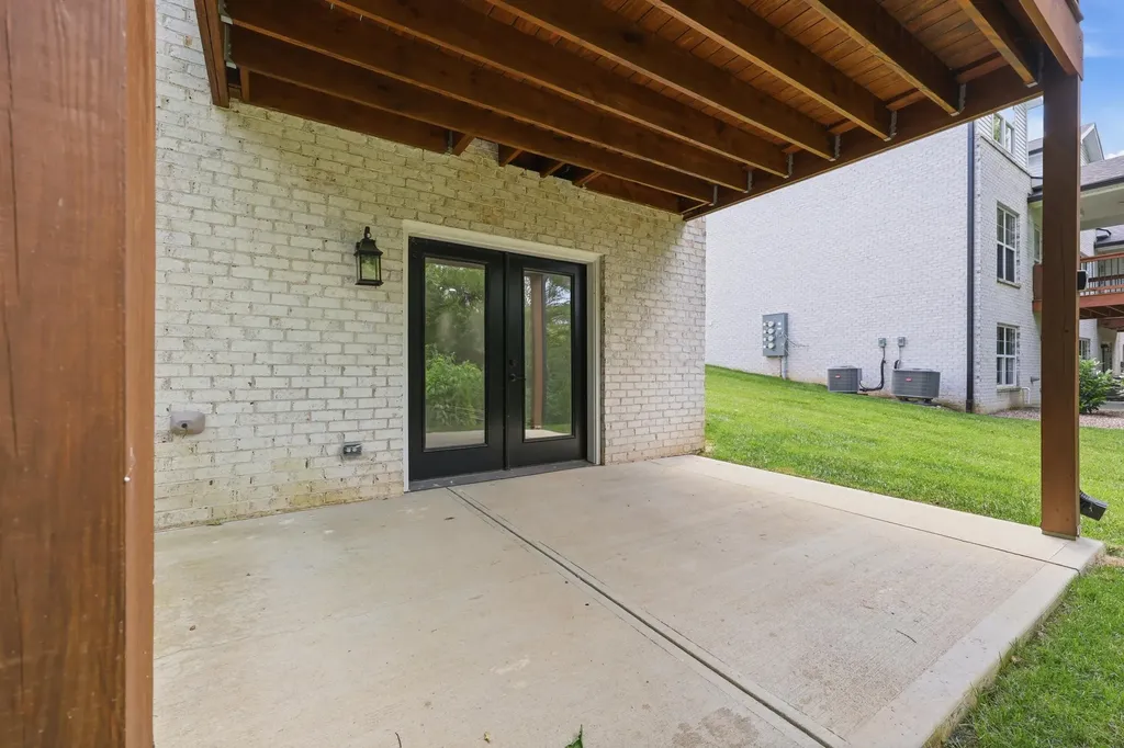 232 Sugartree Lane Versailles KY 40383
