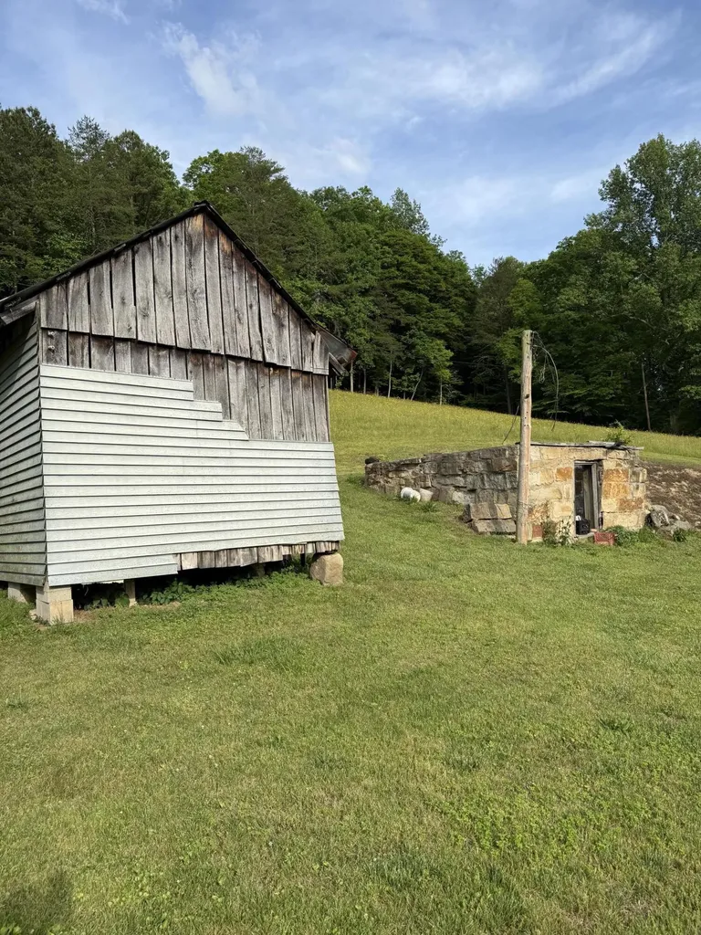 3808 Little Indian Creek Road Woodbine KY 40771