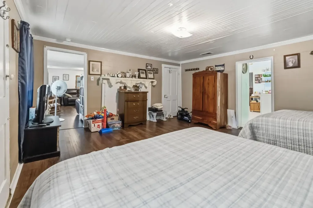3808 Little Indian Creek Road Woodbine KY 40771