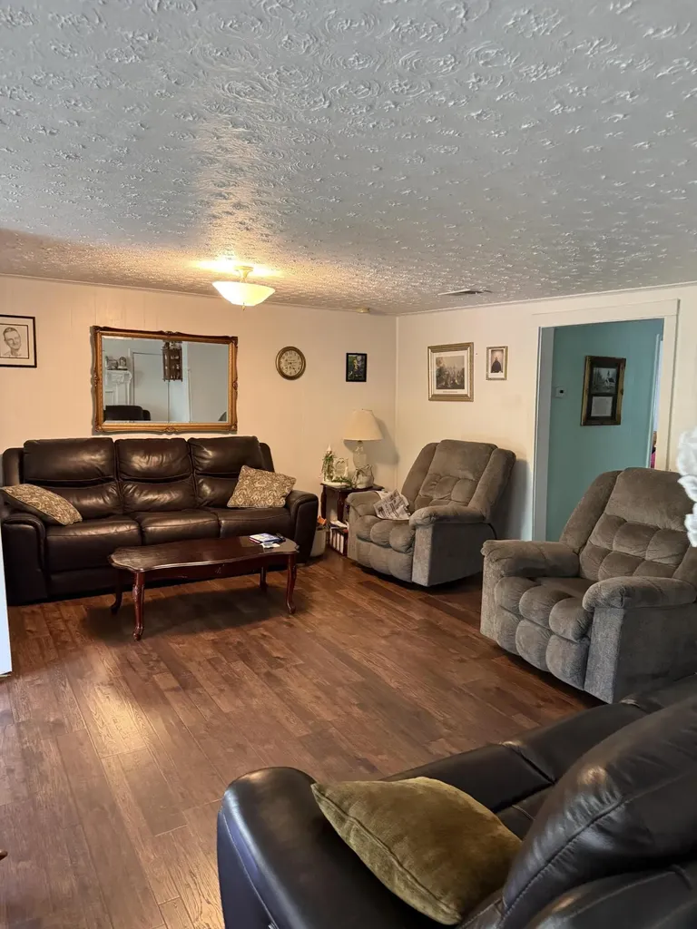 3808 Little Indian Creek Road Woodbine KY 40771