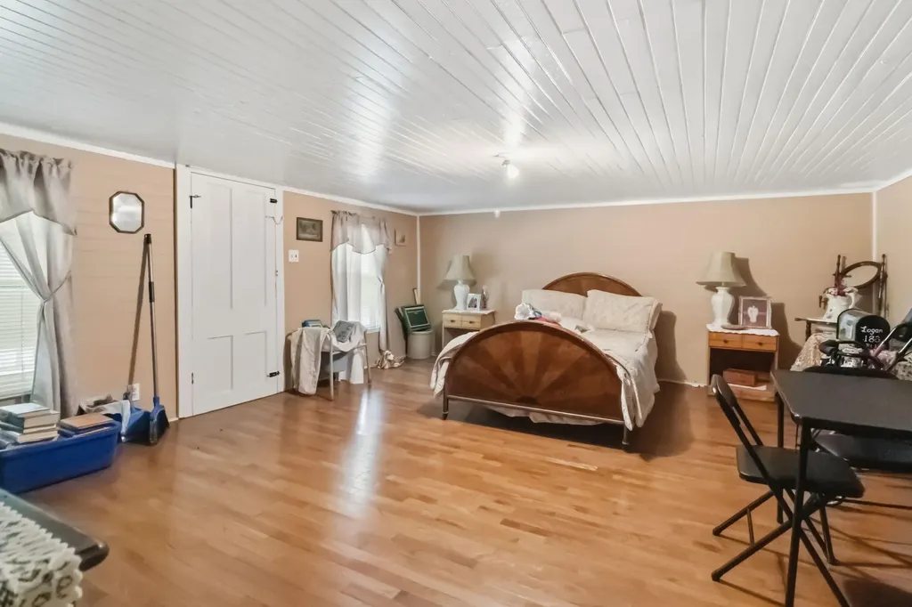 3808 Little Indian Creek Road Woodbine KY 40771