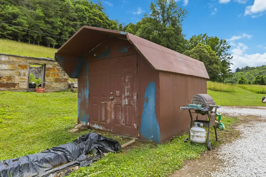 3808 Little Indian Creek Road Woodbine KY 40771