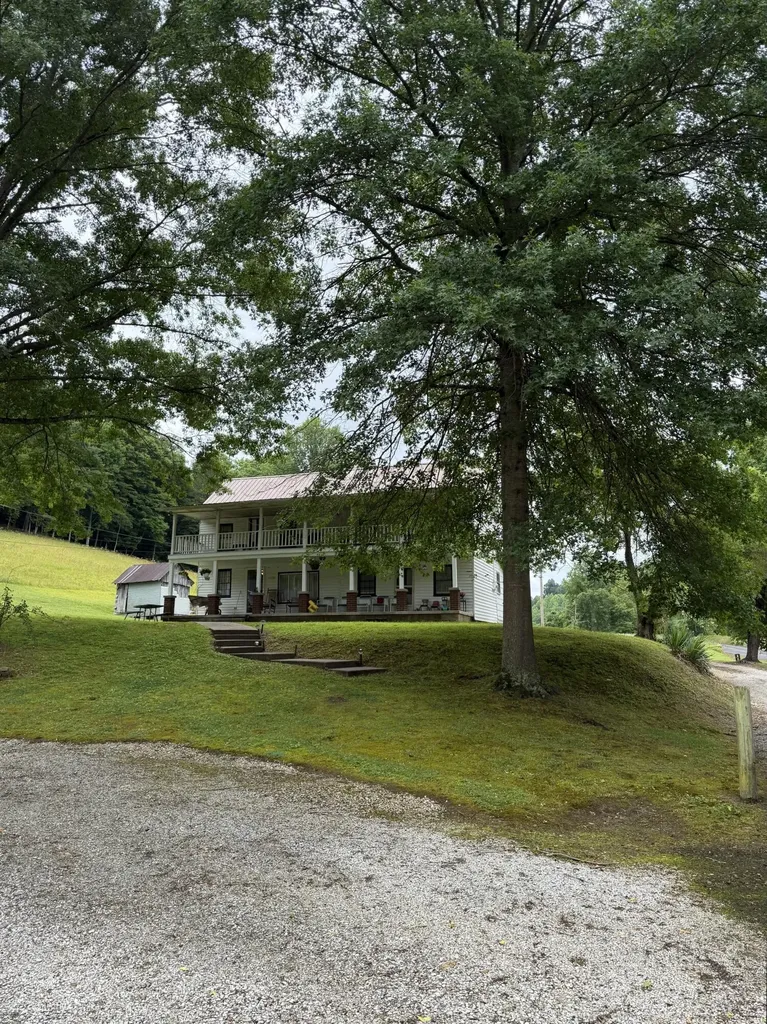 3808 Little Indian Creek Road Woodbine KY 40771