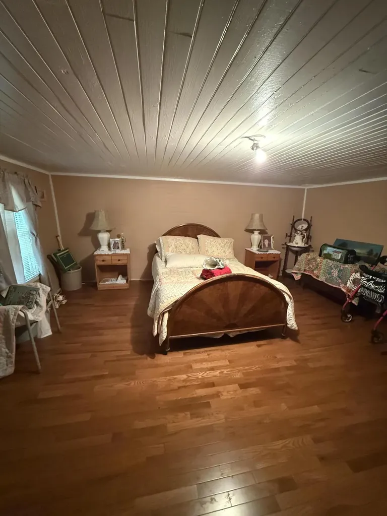 3808 Little Indian Creek Road Woodbine KY 40771
