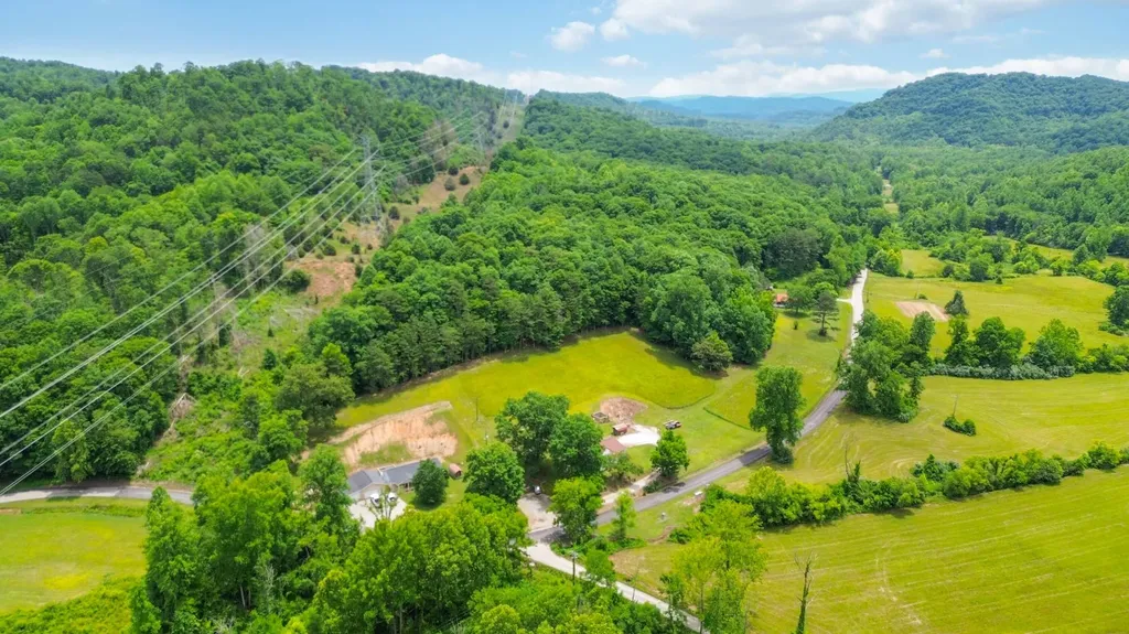 3808 Little Indian Creek Road Woodbine KY 40771
