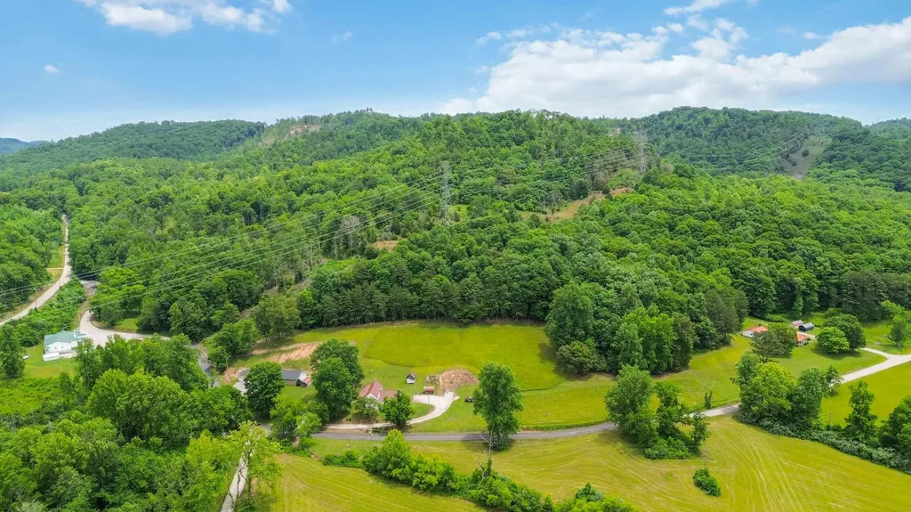 3808 Little Indian Creek Road Woodbine KY 40771