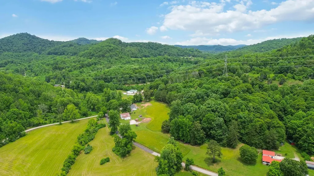 3808 Little Indian Creek Road Woodbine KY 40771