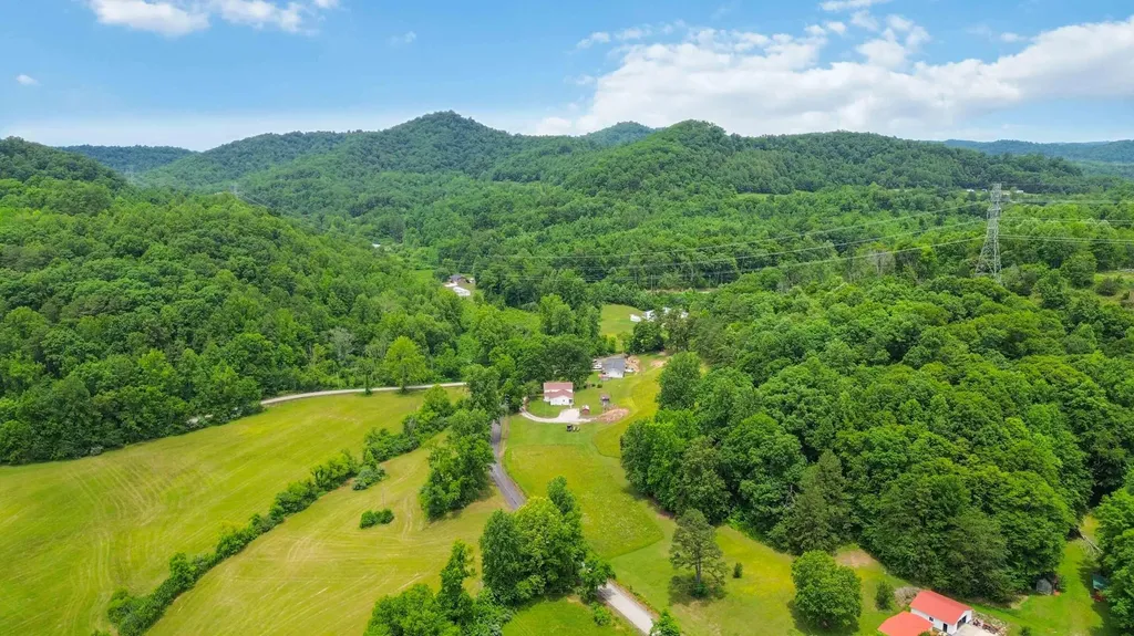 3808 Little Indian Creek Road Woodbine KY 40771
