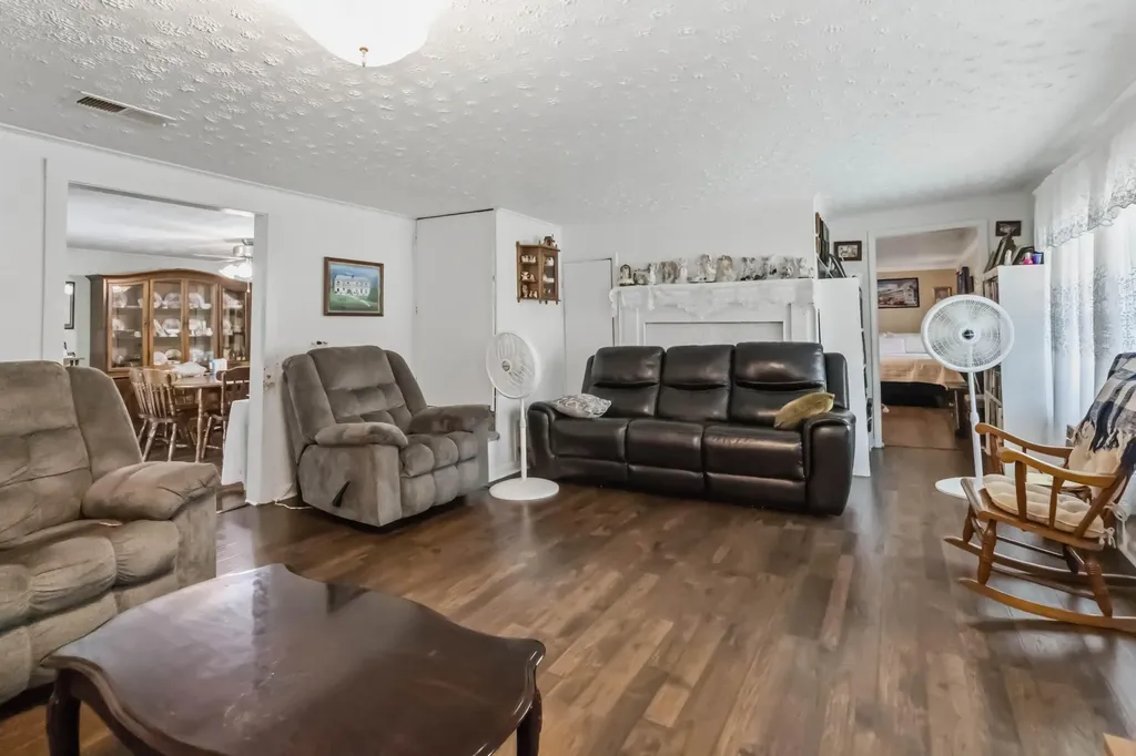 3808 Little Indian Creek Road Woodbine KY 40771