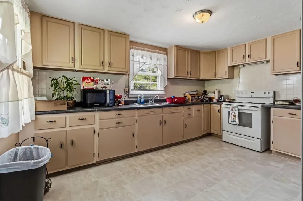 3808 Little Indian Creek Road Woodbine KY 40771