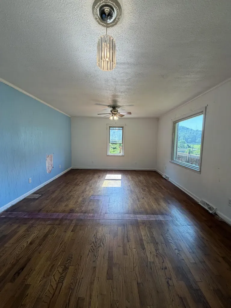46 Wendell Lane Flat Lick KY 40935