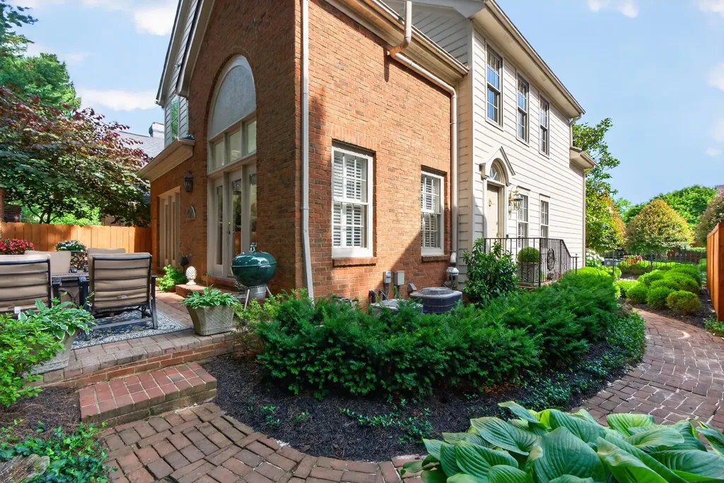 2932 Eastbrook Court Lexington KY 40502