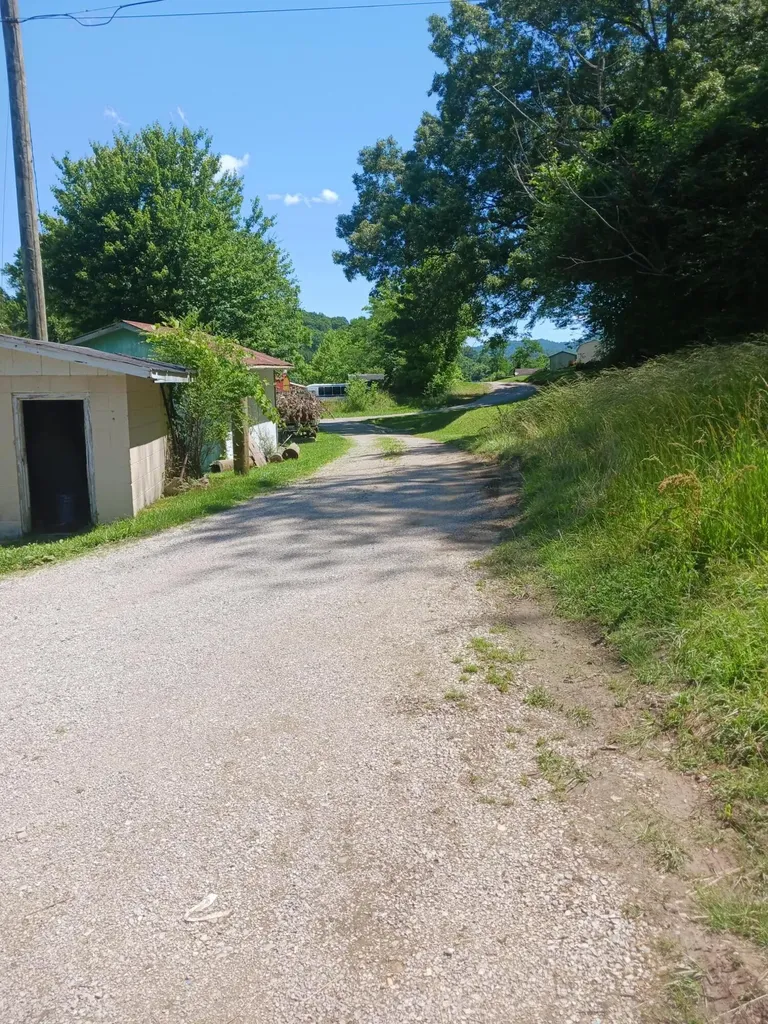 32 Cr-1143a Dear Born Drive Barbourville KY 40906