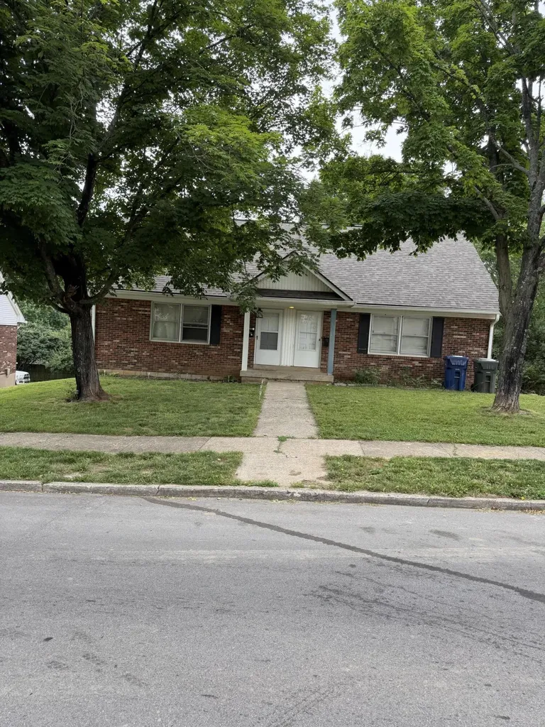 1108 Centre Parkway Lexington KY 40517