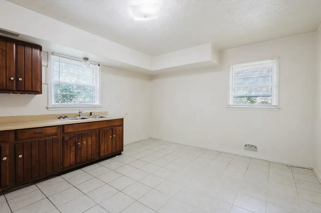 2108 Harrodsburg Road Lexington KY 40503