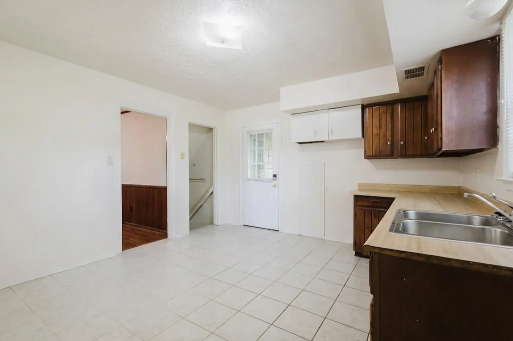 2108 Harrodsburg Road Lexington KY 40503
